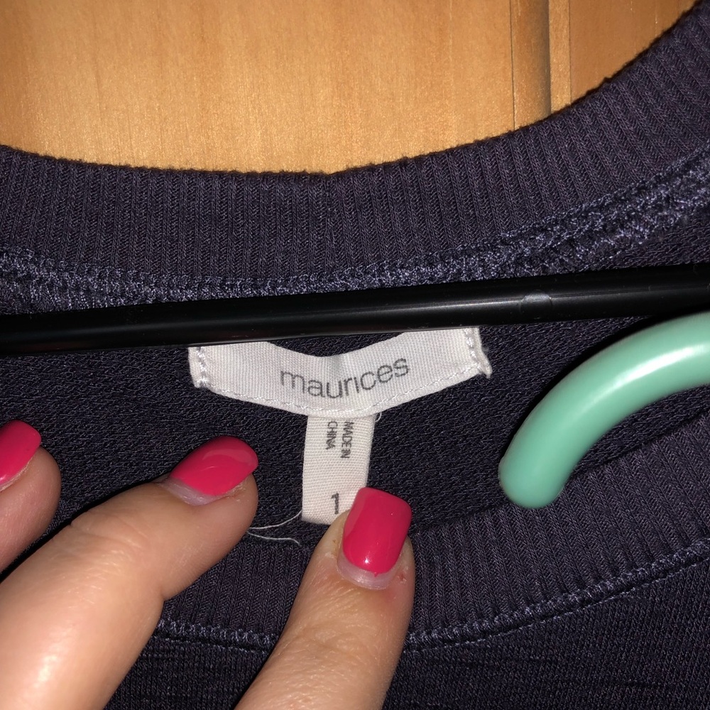 Tops - Picture 3 of 8